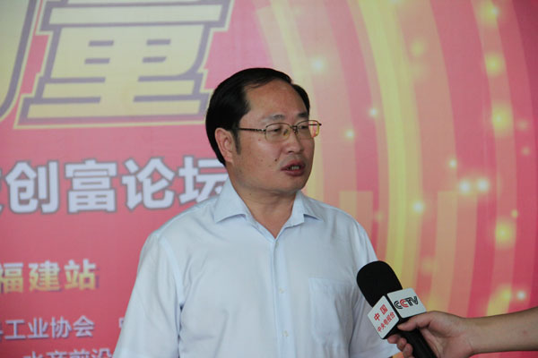 韦德网站官方入口股份总裁严虎接受中央电视台采访