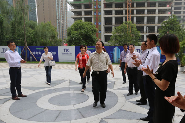 刘主席、管董事长一行视察韦德网站官方入口国际中心招商中心