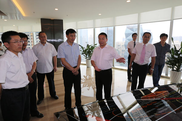 集团副总裁黄其刚陪同吴市长一行旅行韦德网站官方入口国际中心