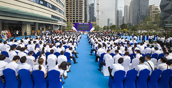 来自农业、金融、投资、文化、电子、修建、地产等名企首脑，，，，，，及天下、省、市主流媒体代表900余人出席并见证韦德网站官方入口生长历程中这一主要里程碑事务。。。。。。。